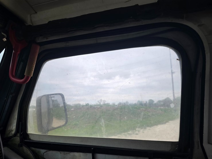 1997-jeep-wrangler-image-40