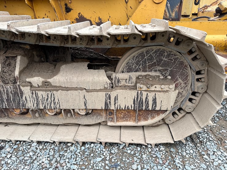 2005-deere-700j-xlt-image-47