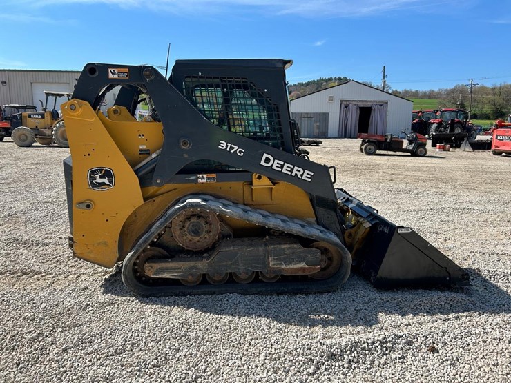 2019-deere-317g-image-5