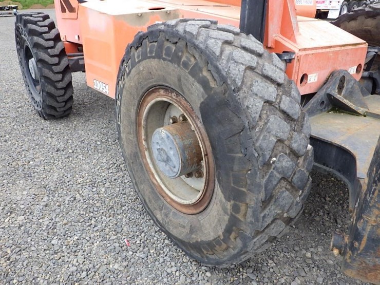 2011-jlg-10054-telescopic-reach-lift-image-26