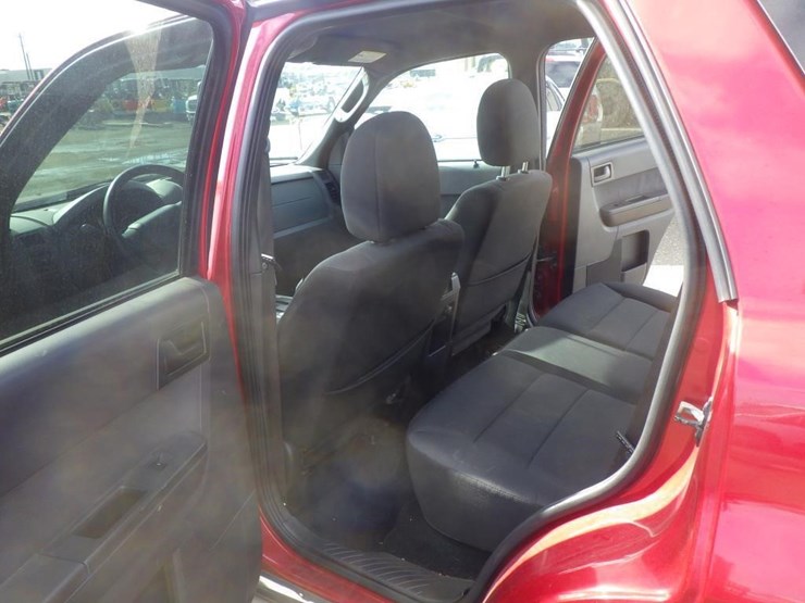 2011-ford-escape-image-7