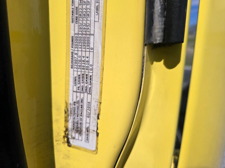 2017-peterbilt-579-image-41