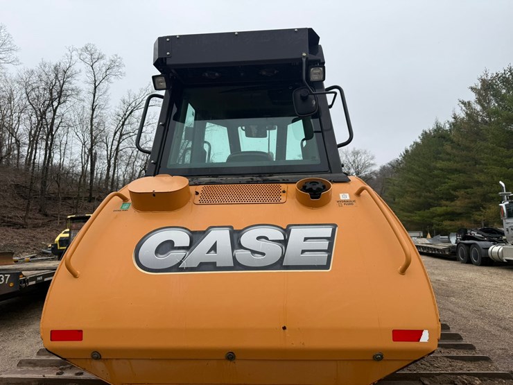 2016-case-1650m-image-43