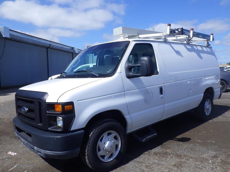 2011-ford-cargo-image-1