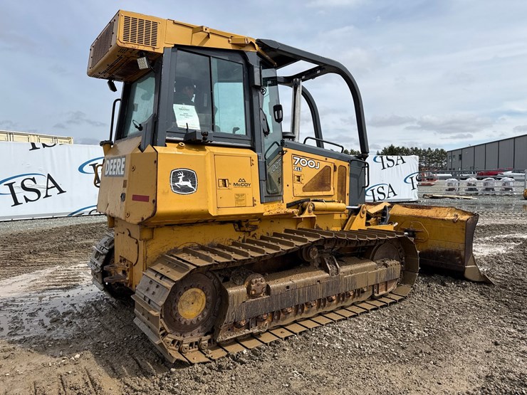 2005-deere-700j-xlt-image-5