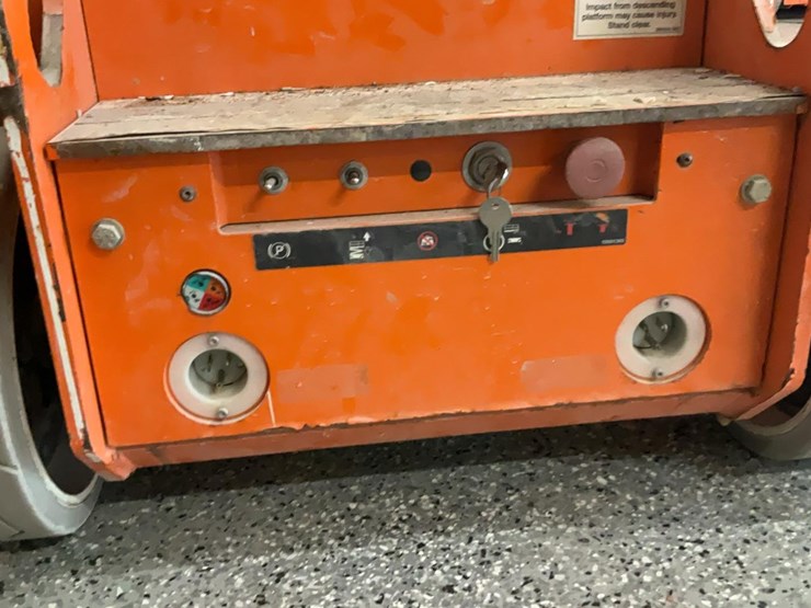 #314-•-2018-snorkel-tm12e-manlift-image-6