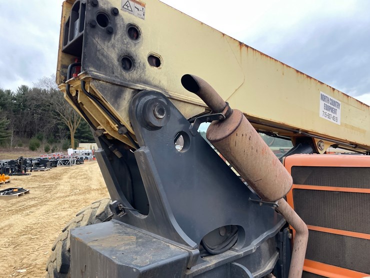 2012-jlg-g6-42a-image-21