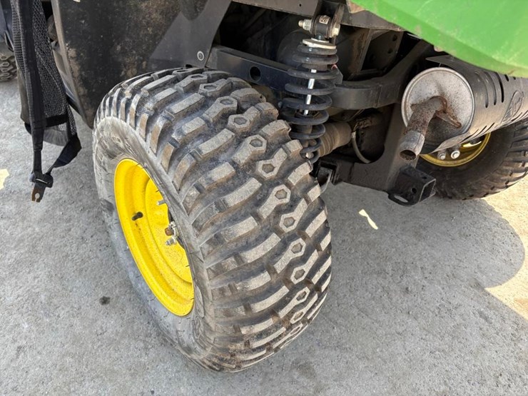 2022-john-deere-gator-image-7