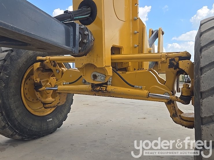 2019-deere-670g-image-43