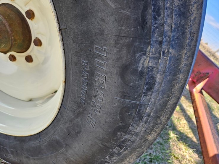 #572-•-11-place-bale-trailer-image-18