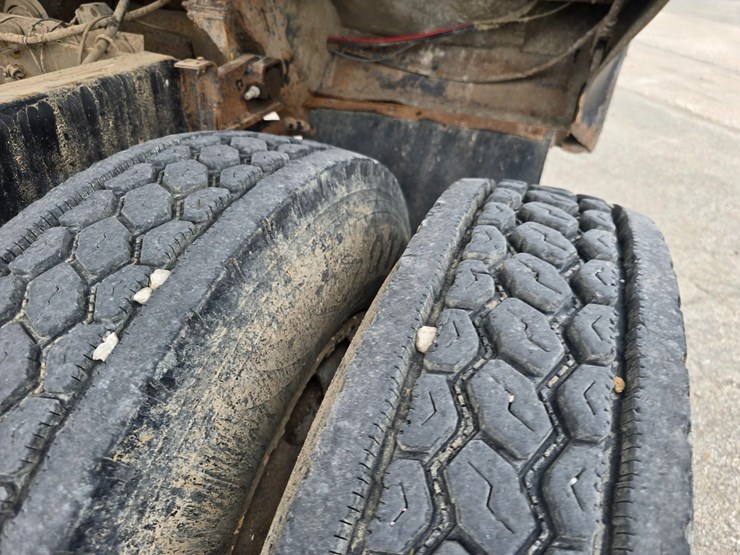 2003-mack-rd688s-image-56