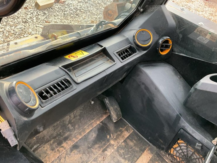 2022-jcb-215t-image-10