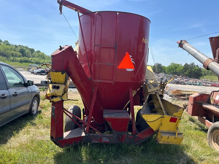 new-holland-353-image-5