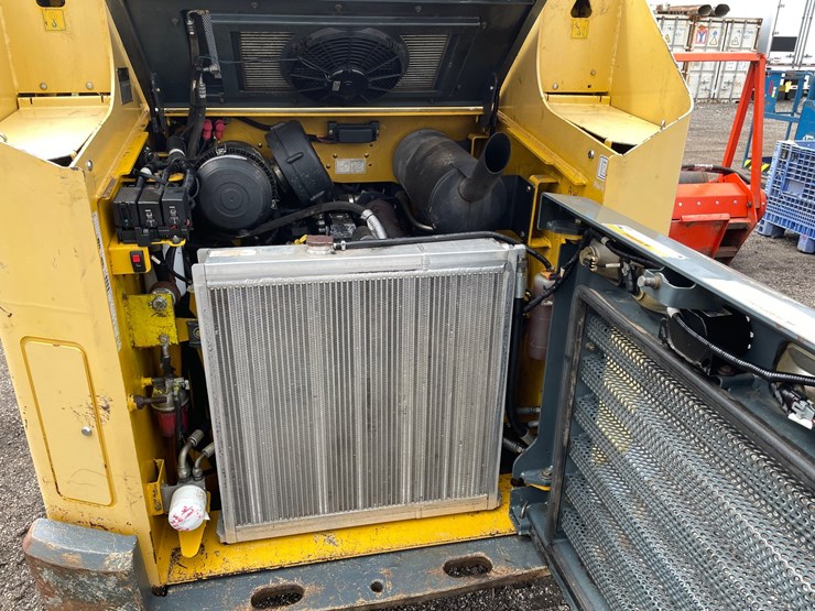 2013-gehl-rt210-image-9