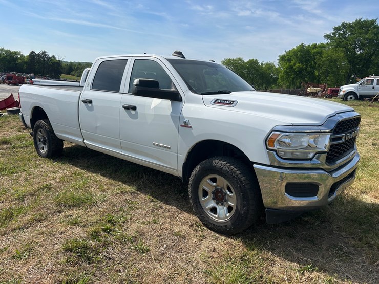 2020-dodge-3500-image-1