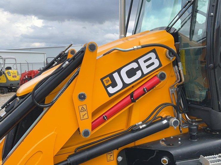 2023-jcb-3cx-image-26