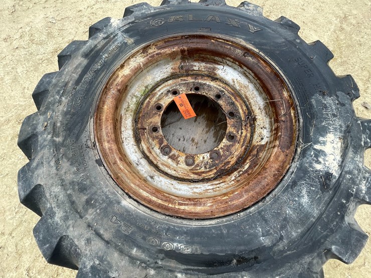 #7542-•-galaxy-brand-telehandler-tire-on-rim-image-5