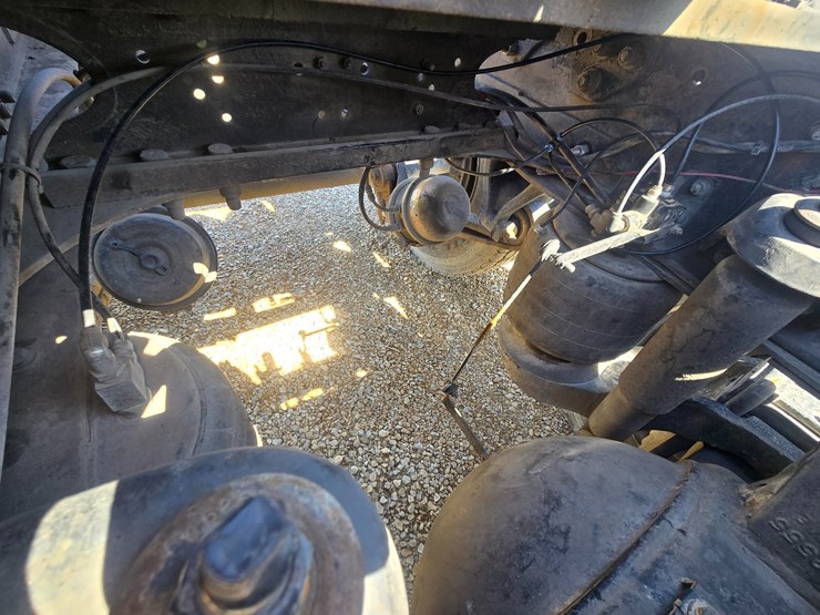 1996-peterbilt-377-image-86