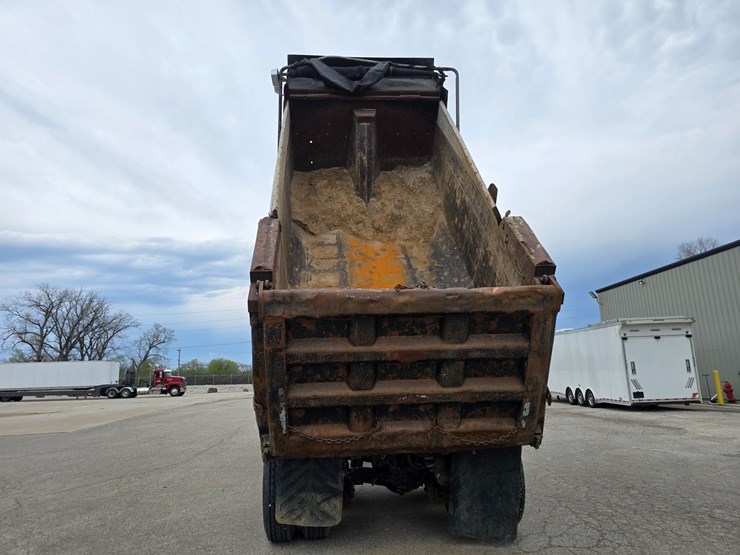 2003-mack-rd688s-image-32