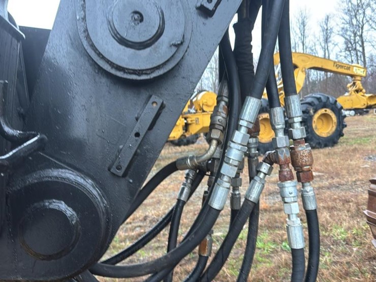 2010-tigercat-lx822c-image-26