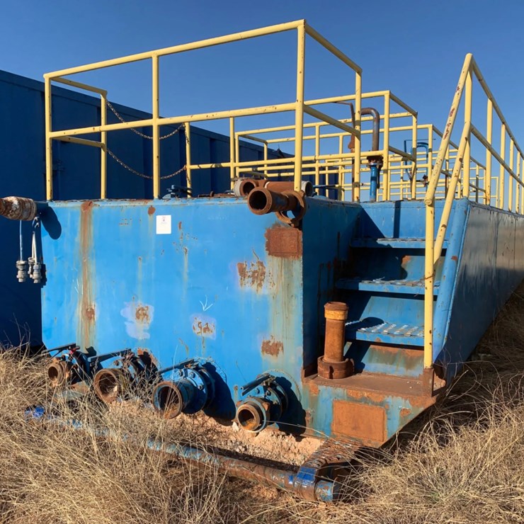 550 BBL 41’ L x 11’ W x 5’ T 4-Compartment Mud Pit w/ Catwalks on Top