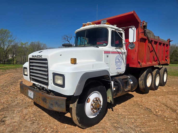 1994-mack-rd690s-image-3