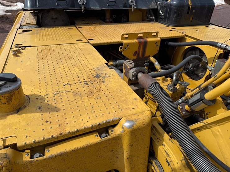 caterpillar-330d-image-65