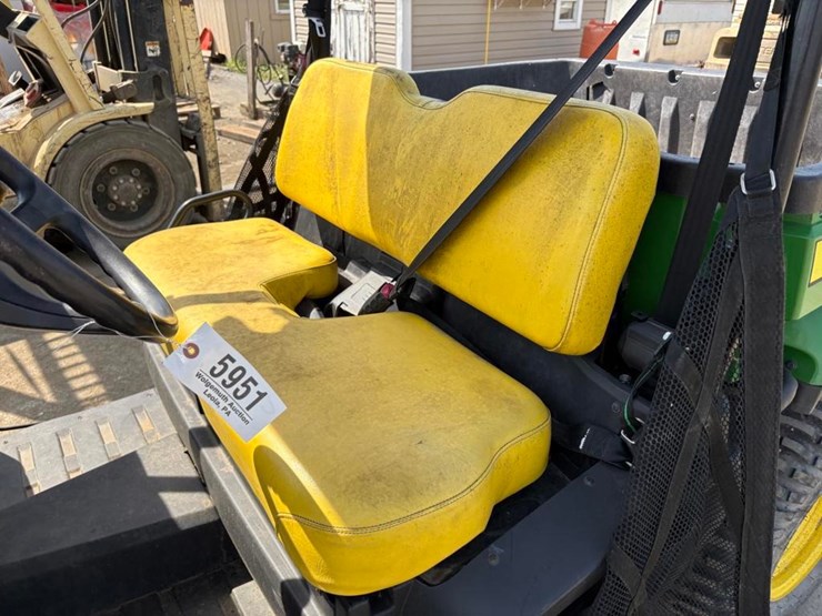 2022-john-deere-gator-image-11