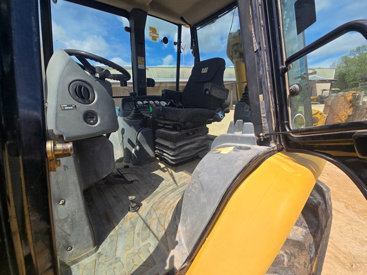 2005-caterpillar-420d-image-33
