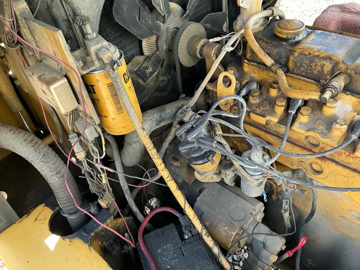 1976-caterpillar-v80c-image-46