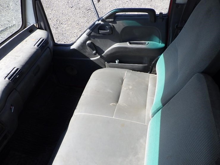 2004-isuzu-nqr-image-32