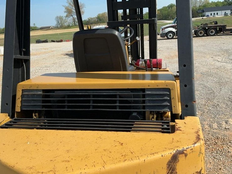 1976-caterpillar-v80c-image-29