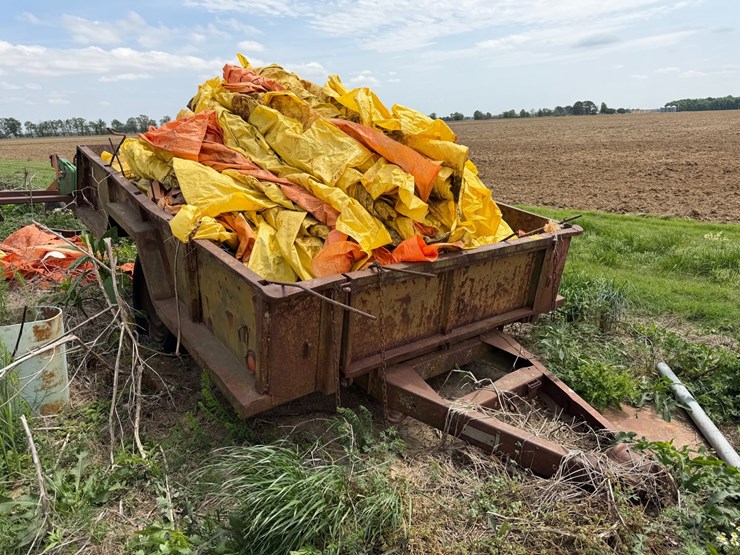 #45264-•-9'-utility-trailer-w/levee-spills-image-2
