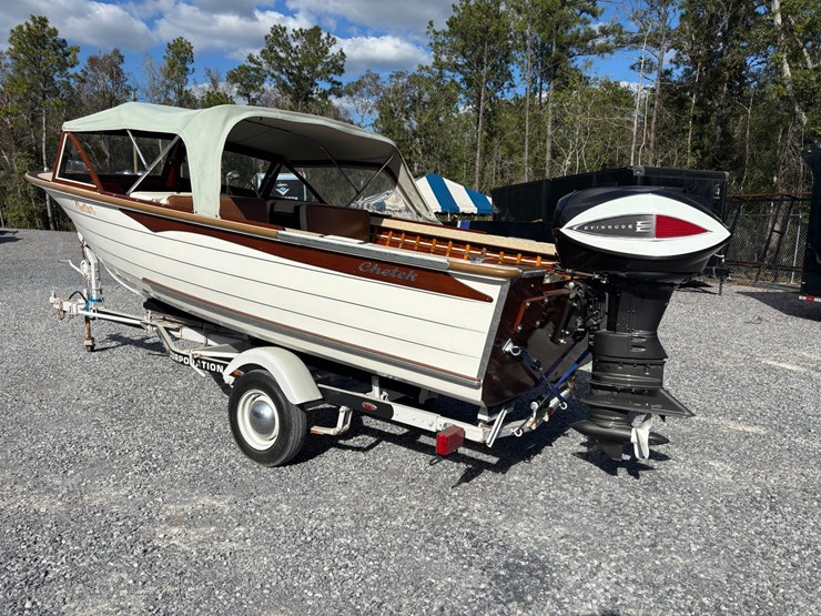 #9548-•-the-“nectar”-–-17’-vintage-wooden-boat,-true-collector’s-piece-image-1