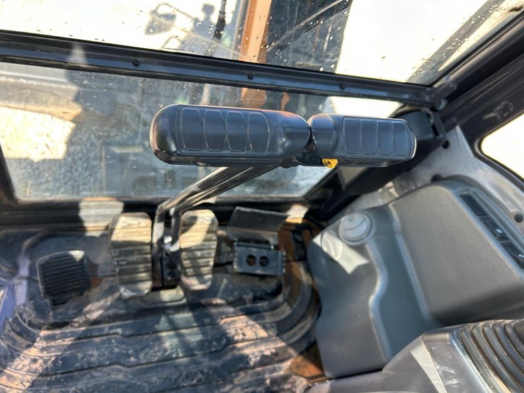 2023-case-cx37c-image-20