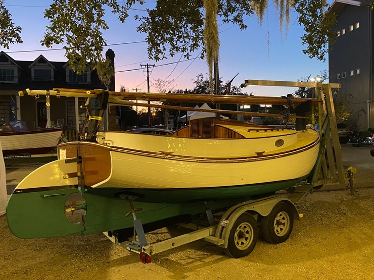 #9545-•-grimmalkin-–-18'-fenwick-williams-classic-wooden-catboat-w/-trailer-image-16