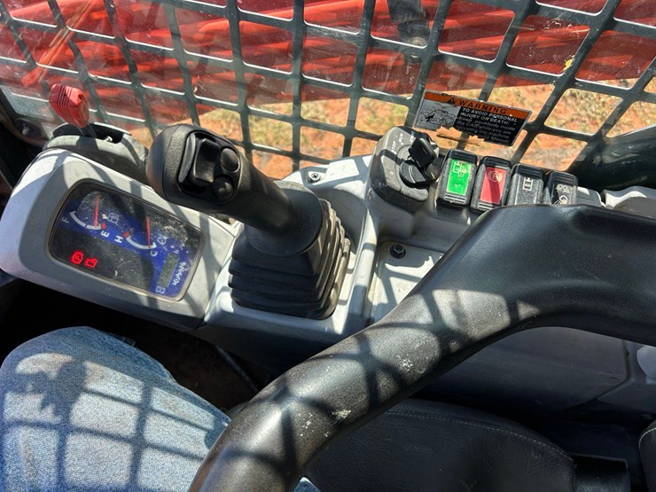 kubota-svl75-2-image-17