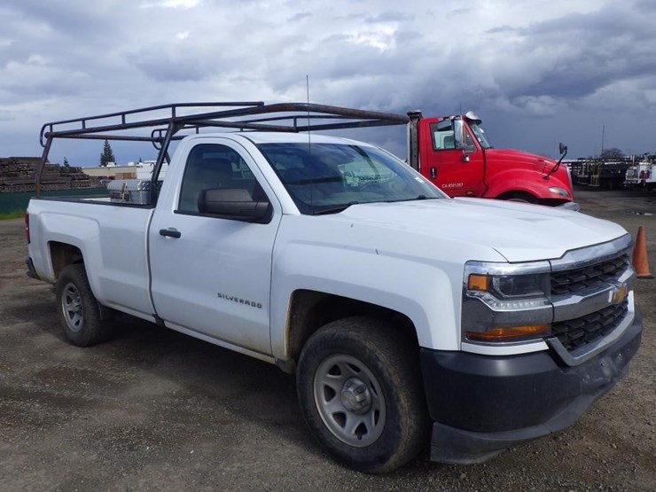 2018-chevrolet-1500-image-3