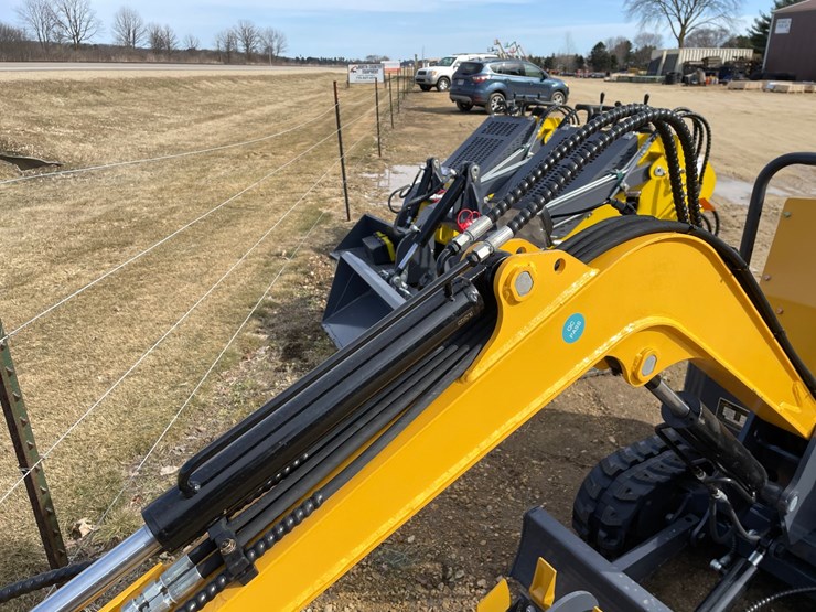 #900-•-landhonor-mini-excavator-image-10