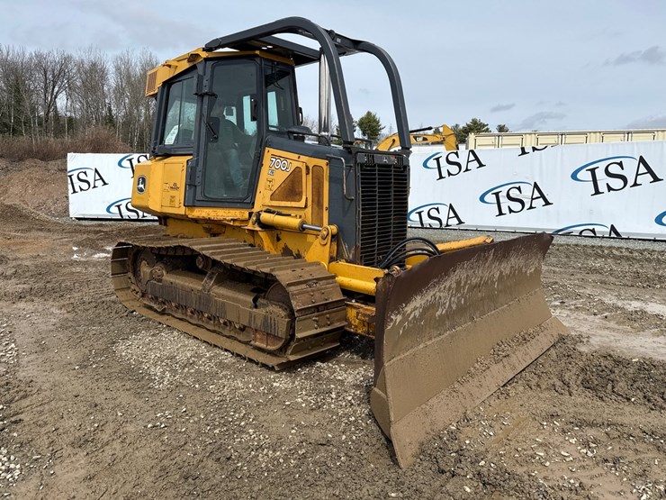 2005-deere-700j-xlt-image-7
