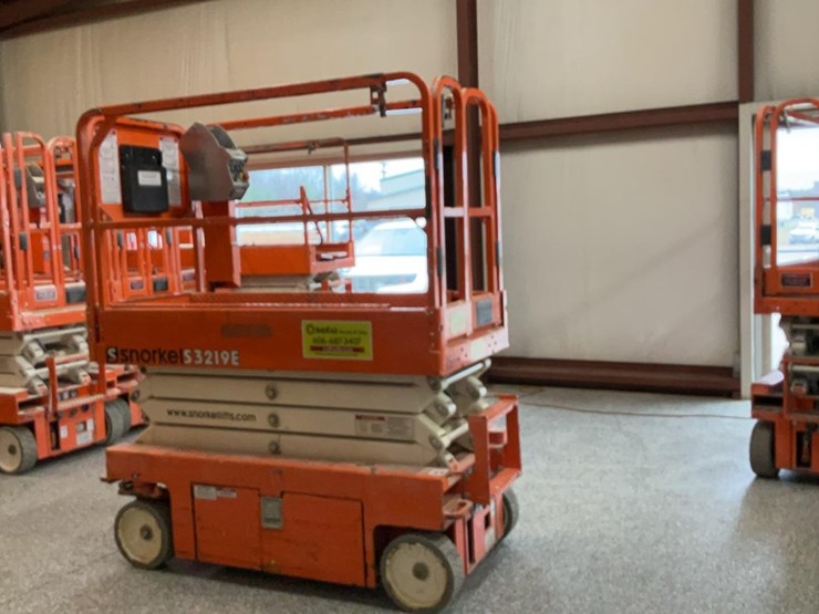 #421-•-2018-snorkel-19'-scissor-lift-image-5