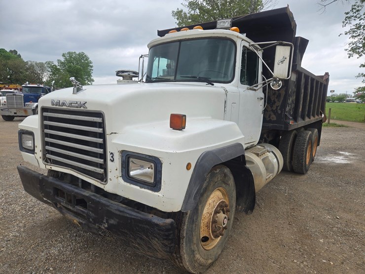 1996-mack-rd690s-image-1