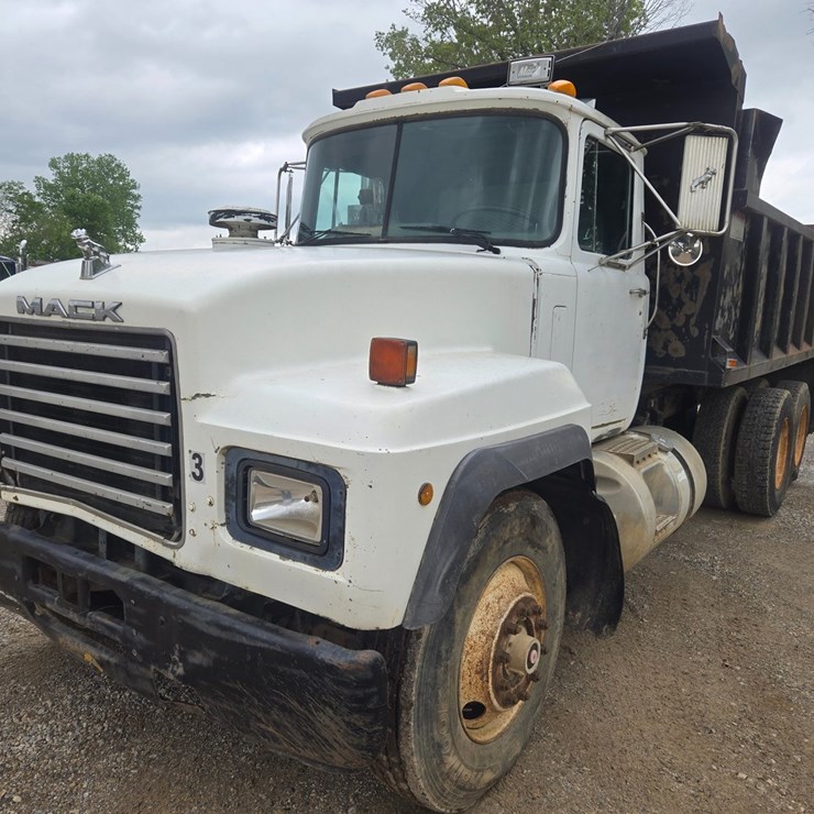 1996 MACK RD690S
