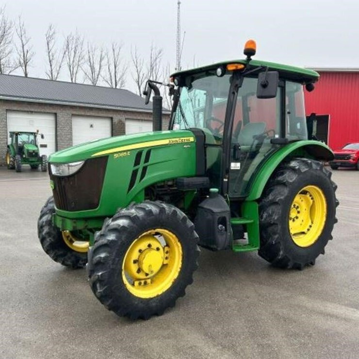 2016 JOHN DEERE 5085E