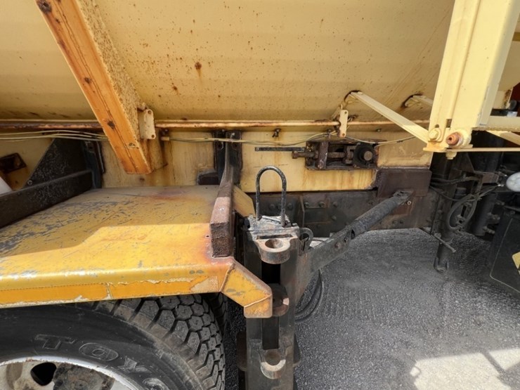 2007-sterling-l9500-image-27