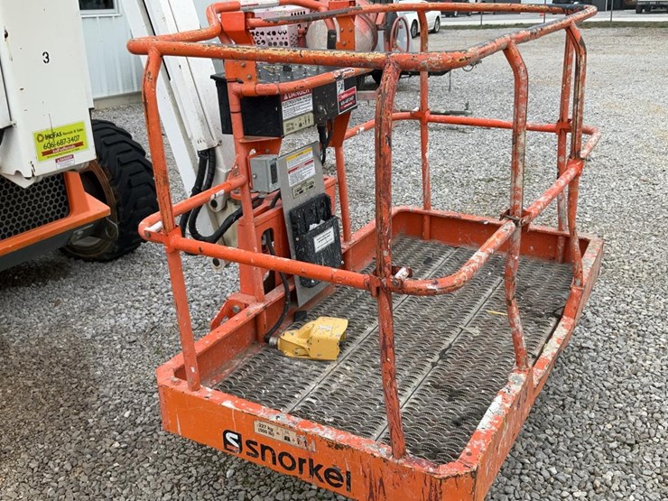 #302-•-2019-snorkel-46'-4wd-articulating-boom-lift-#3-image-12