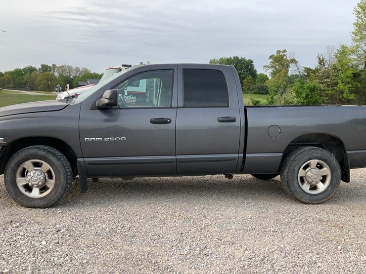 2004-dodge-2500-image-2