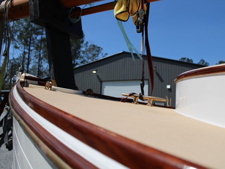 #9545-•-grimmalkin-–-18'-fenwick-williams-classic-wooden-catboat-w/-trailer-image-40