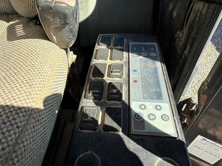 new-holland-eh160-image-73