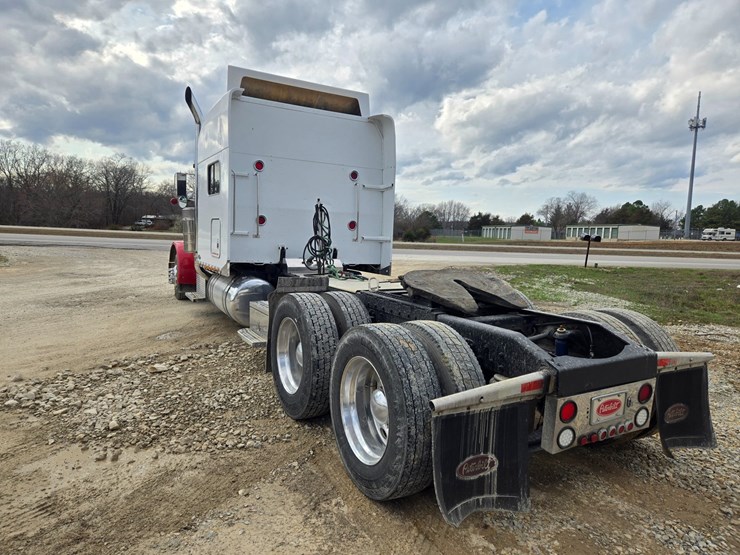2000-peterbilt-379-image-14